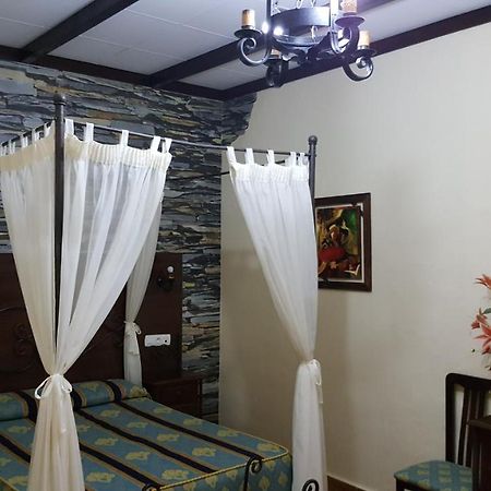 Hostal El Lirio بويويوس بار ديل كوندادو المظهر الخارجي الصورة