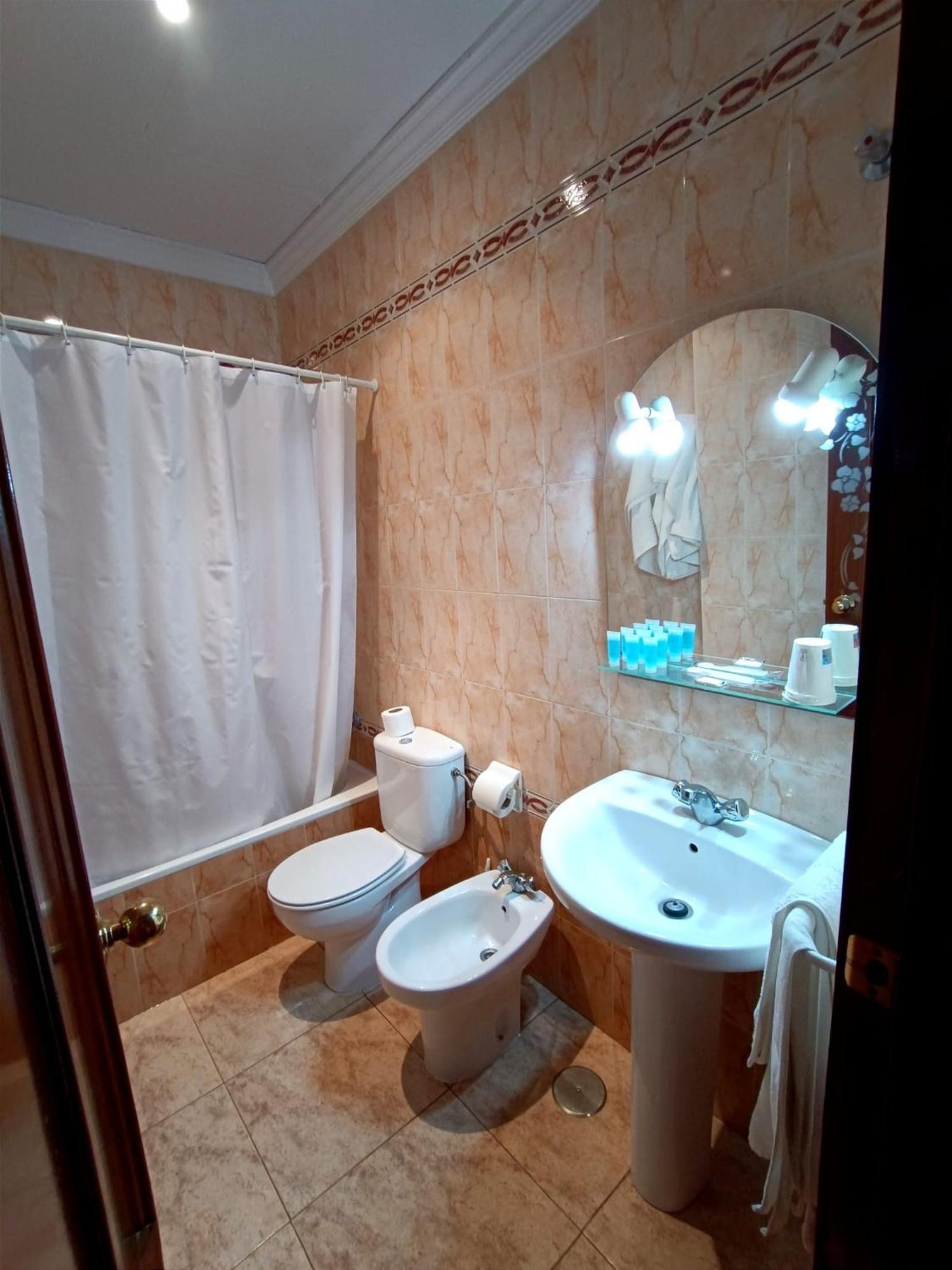 Hostal El Lirio بويويوس بار ديل كوندادو المظهر الخارجي الصورة